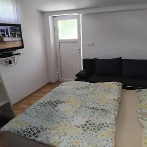 Hostel & Murgle, Lublaň