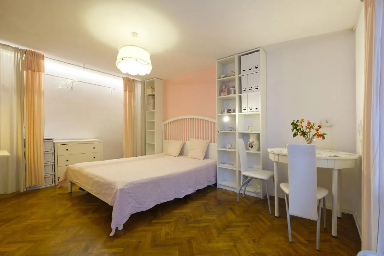 Holiday Rooms & Apartments In The Rosy Garden Ljubljana Guest house