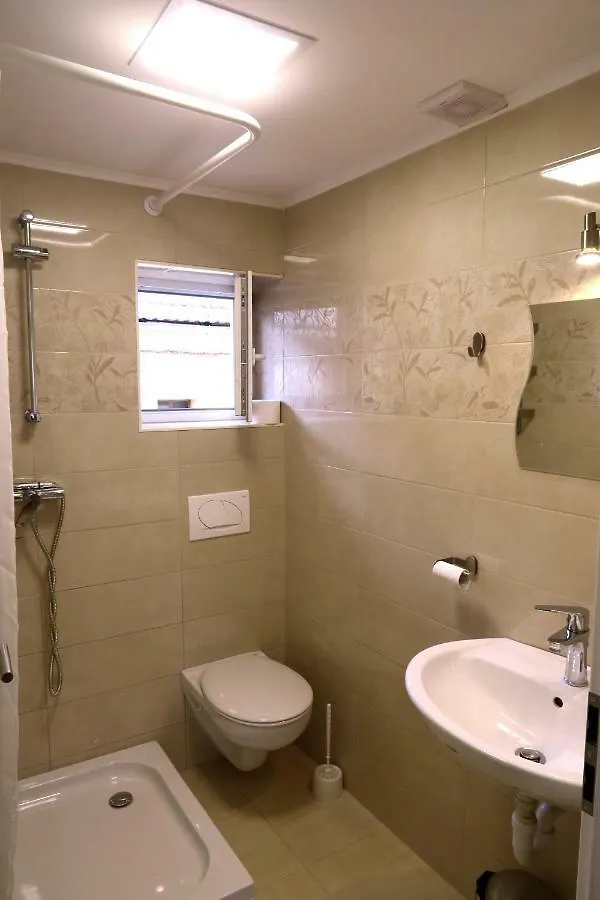 Guest house Holiday Rooms & Apartments In The Rosy Garden Ljubljana
