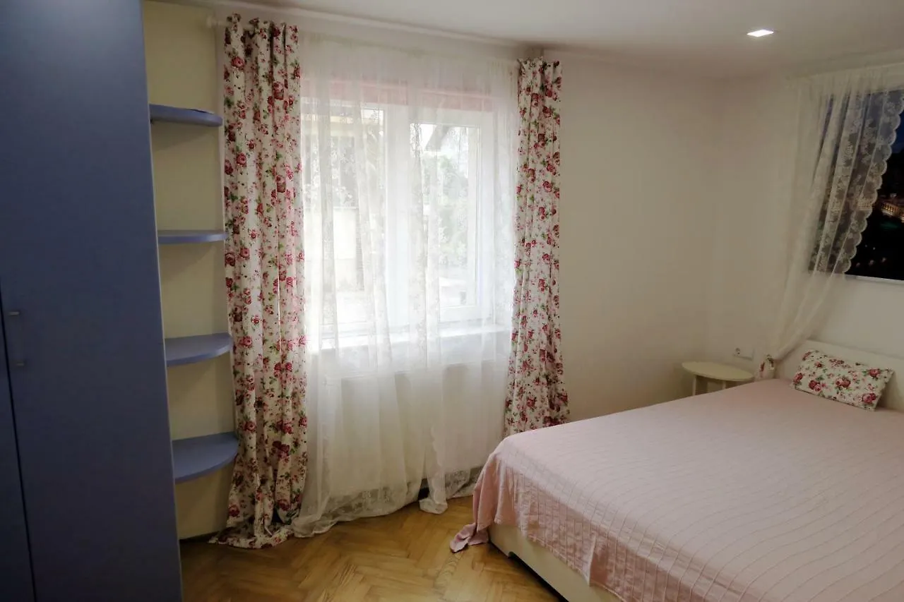 Holiday Rooms & Apartments In The Rosy Garden Ljubljana