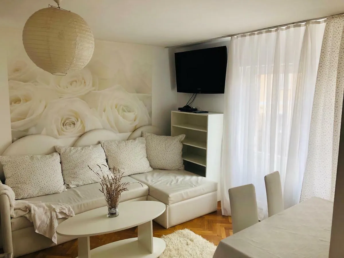 Holiday Rooms & Apartments In The Rosy Garden Laibach Gasthof