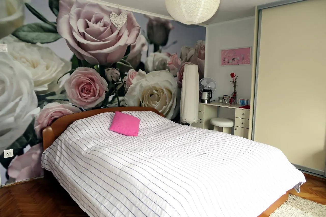 Holiday Rooms & Apartments In The Rosy Garden Laibach Gasthof